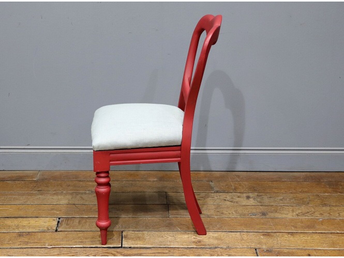 バルーンバックチェア