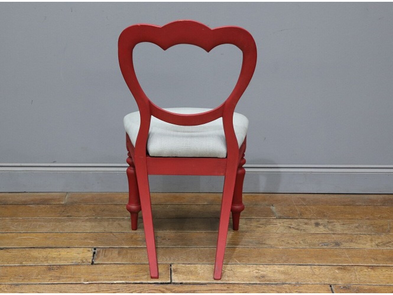 バルーンバックチェア