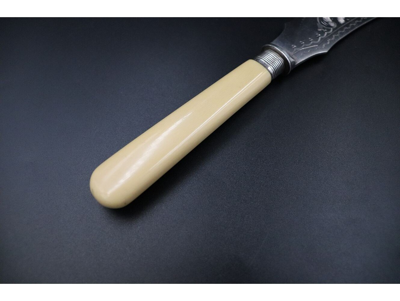 フィッシュサーバーナイフ