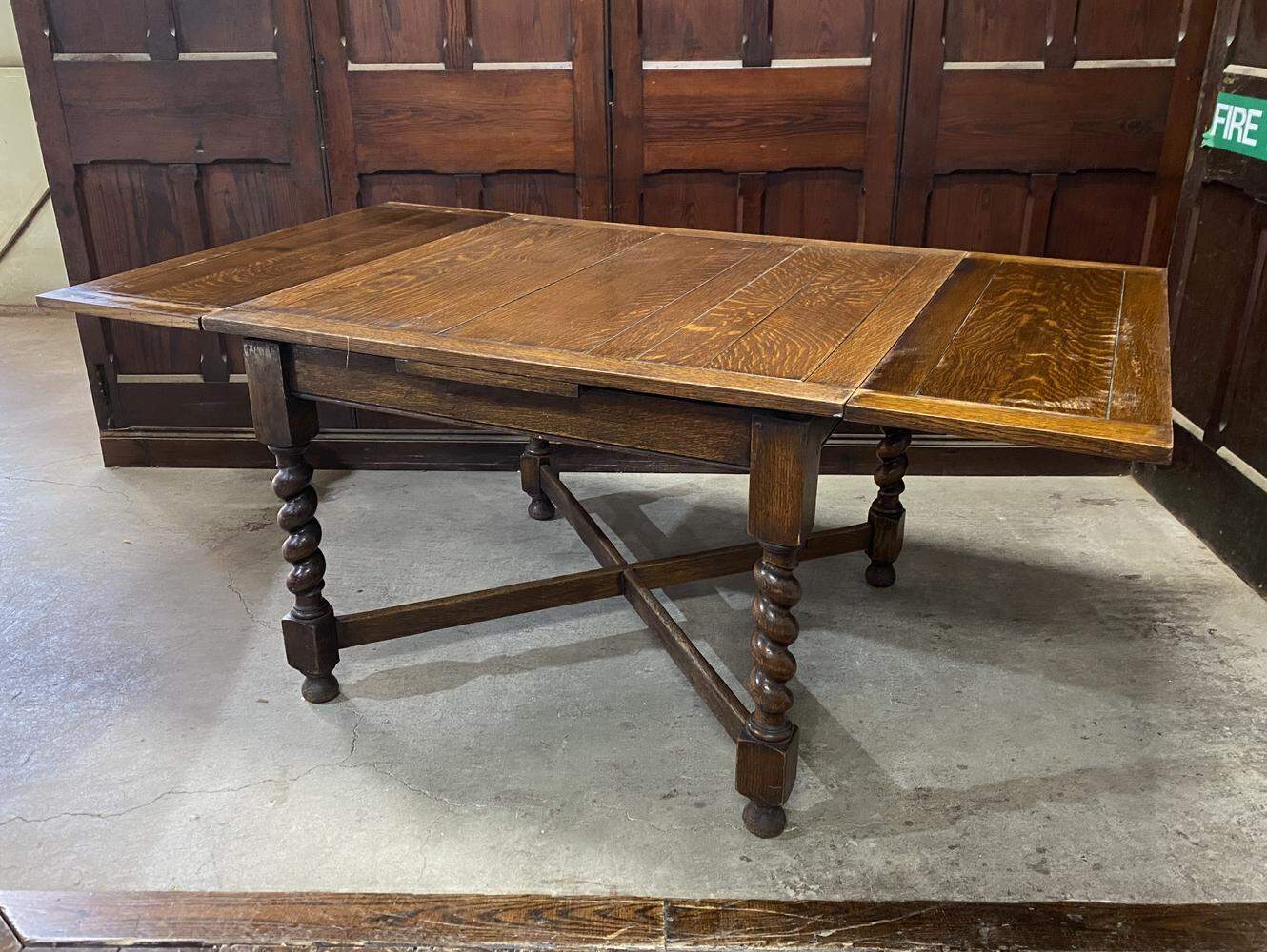 ドローリーフテーブル