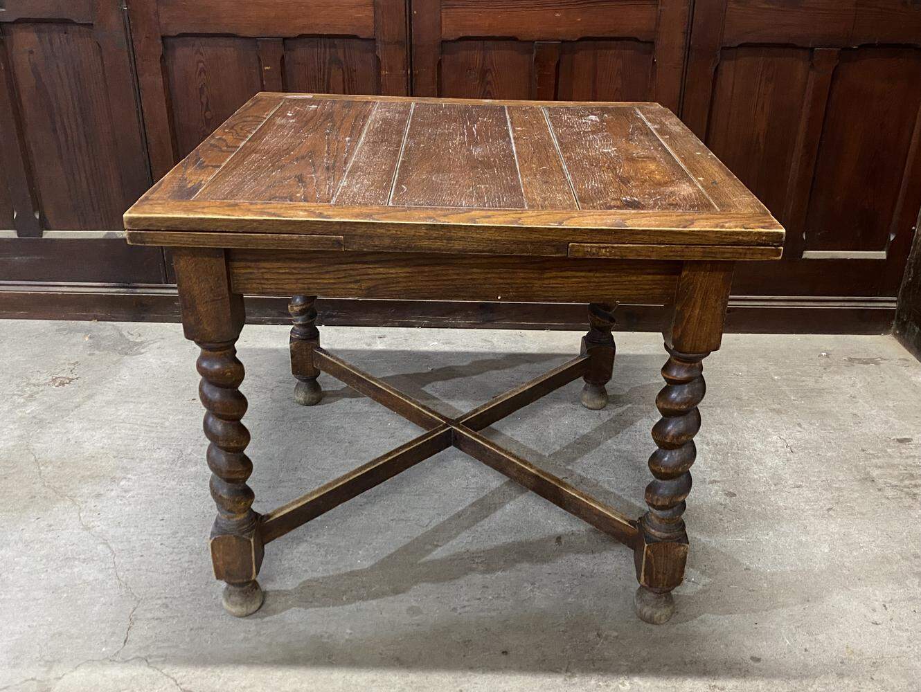 ドローリーフテーブル