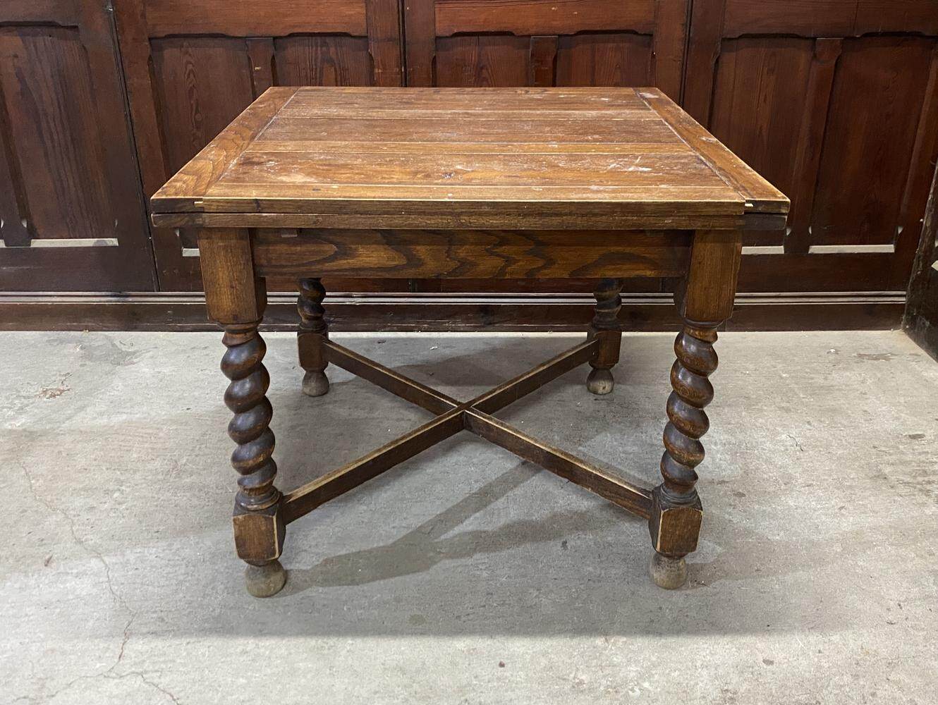 ドローリーフテーブル