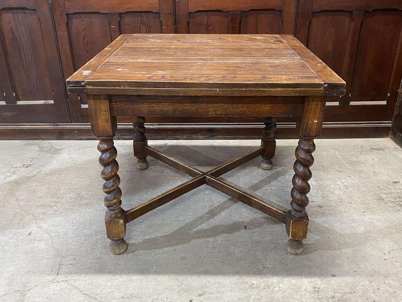 ドローリーフテーブル