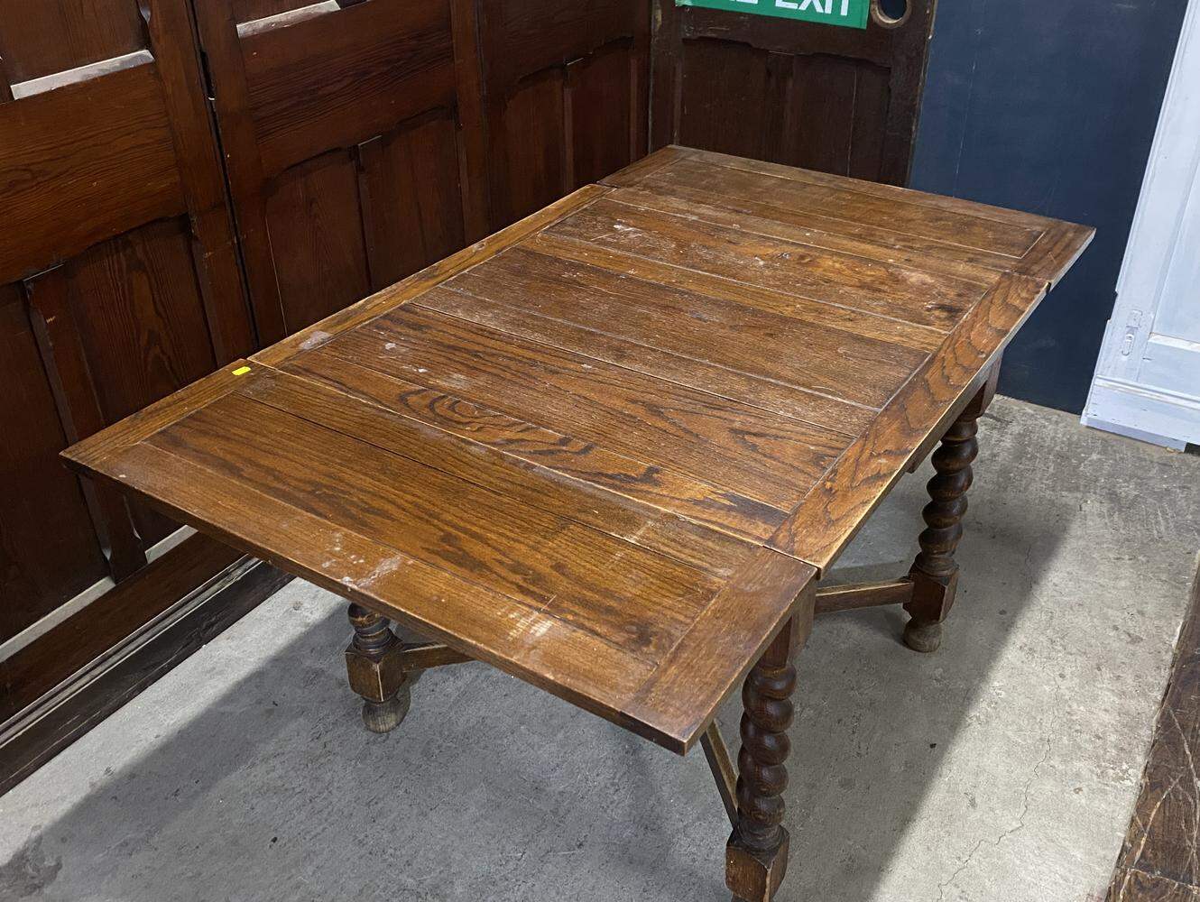 ドローリーフテーブル