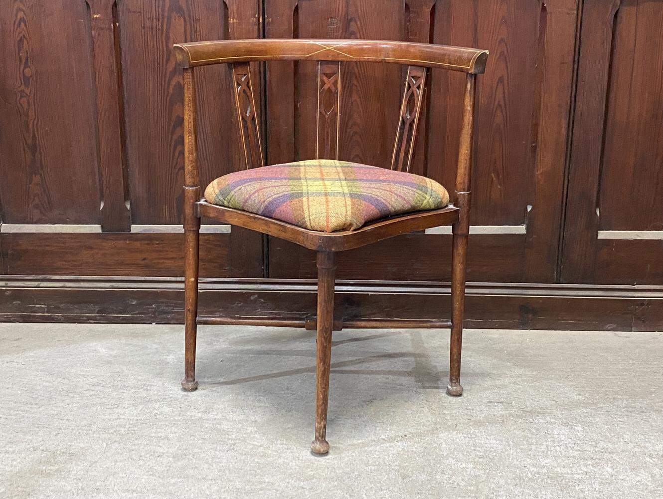 コーナーチェア