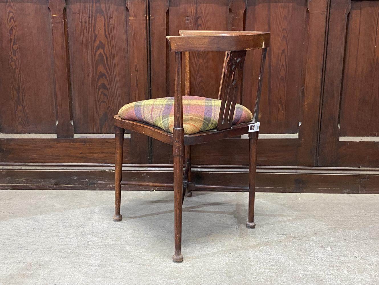 コーナーチェア