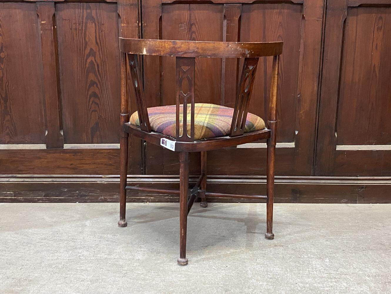 コーナーチェア