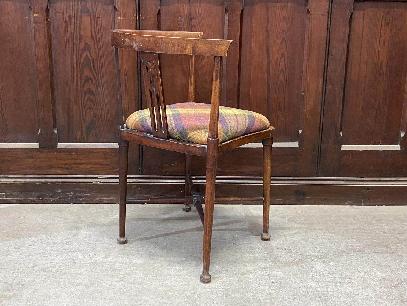 コーナーチェア