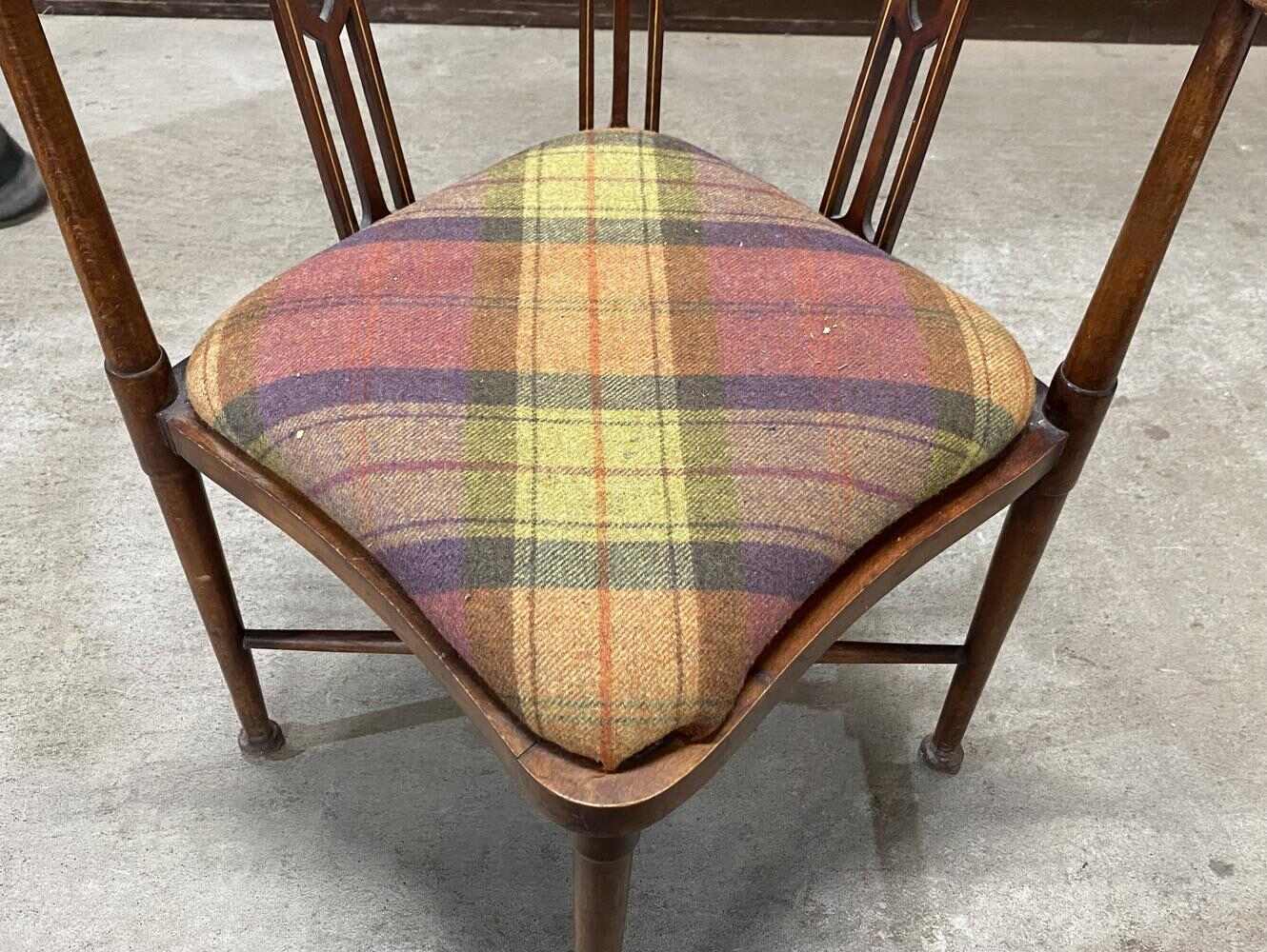 コーナーチェア