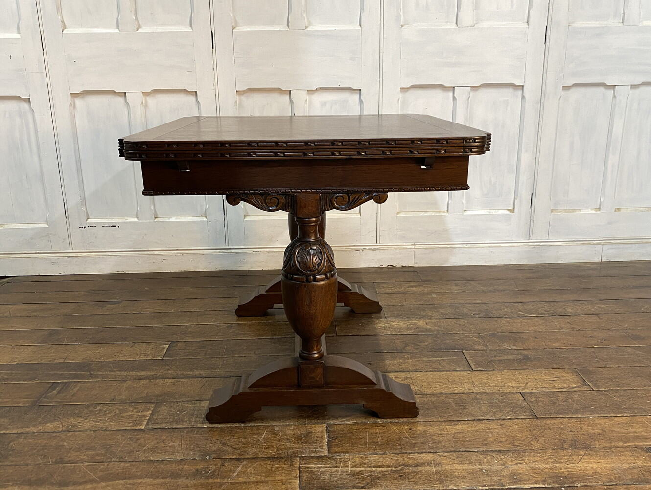 ドローリーフテーブル