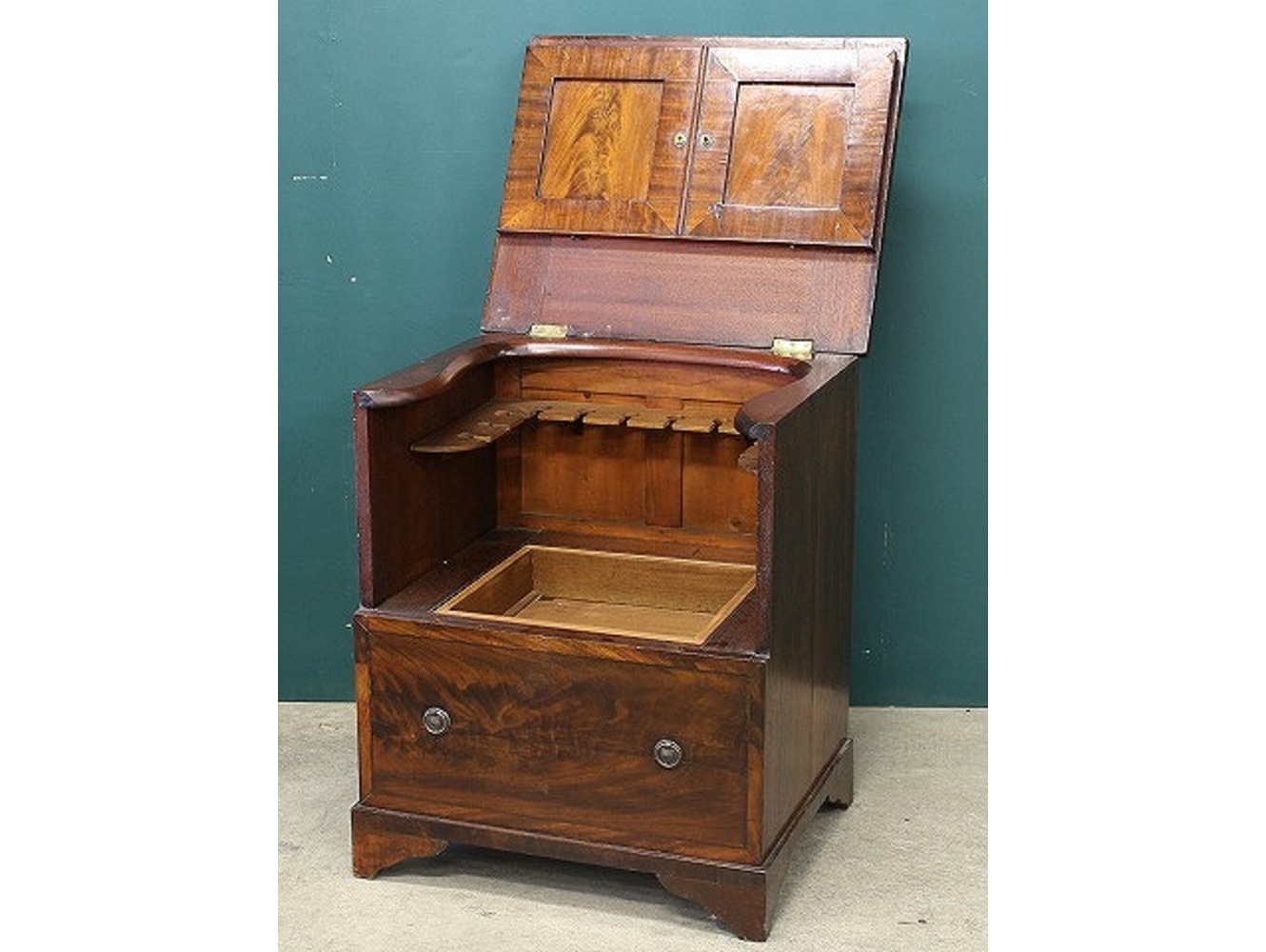 チェストチェア