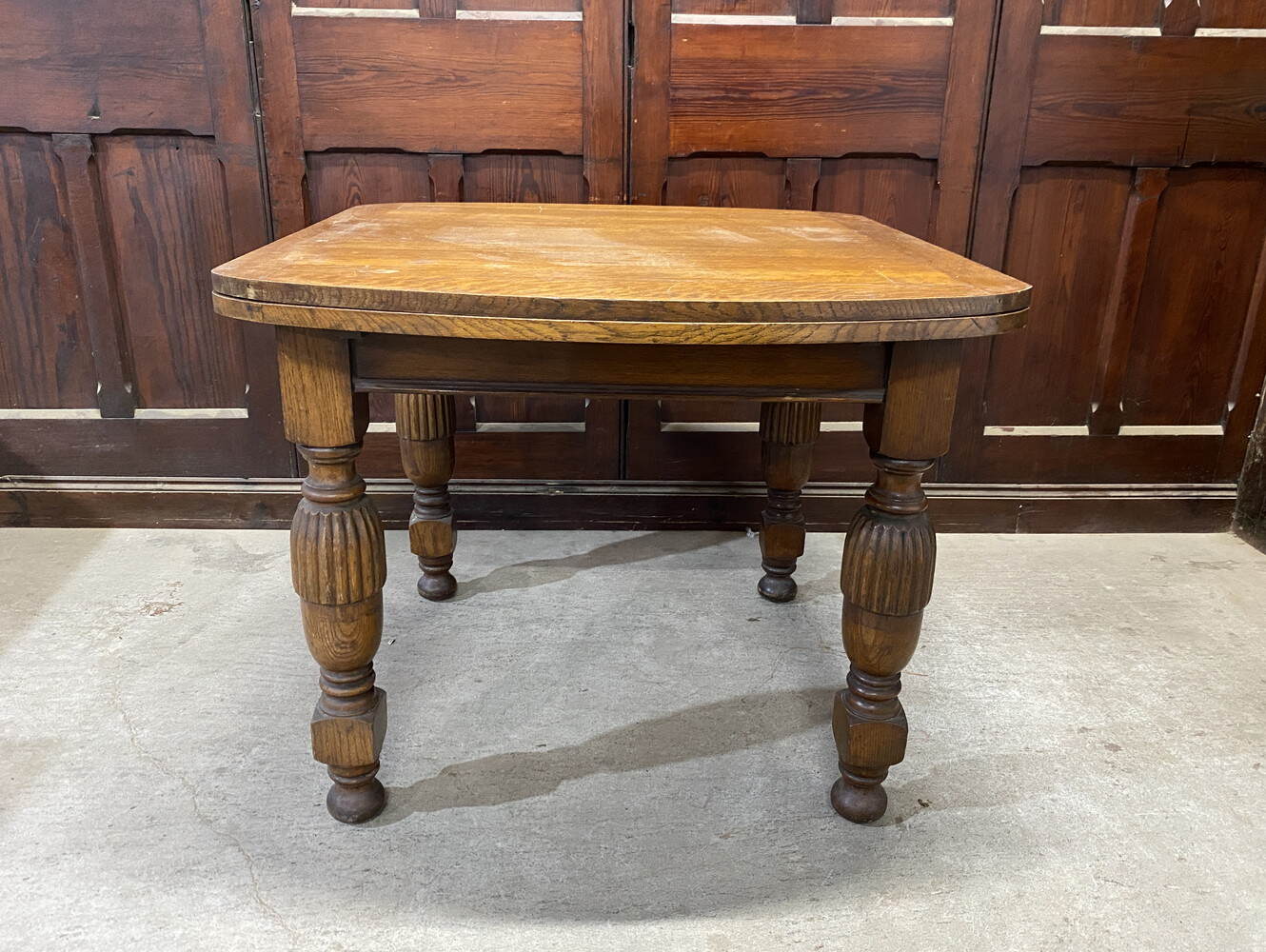 ドローリーフテーブル