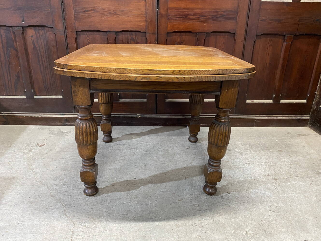 ドローリーフテーブル