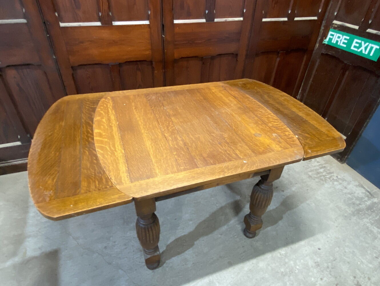 ドローリーフテーブル