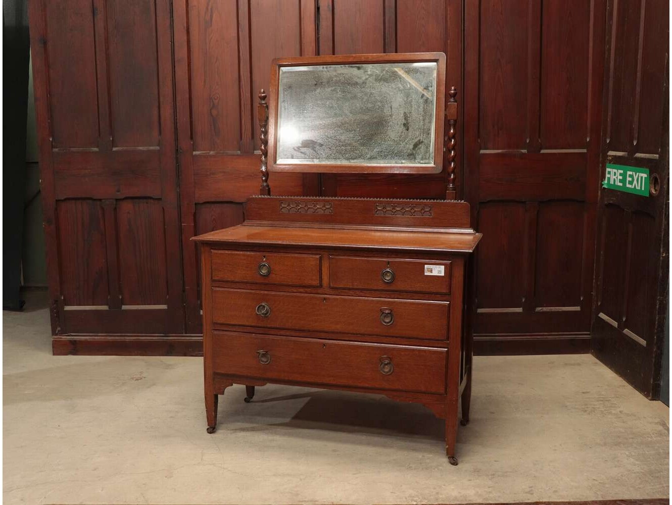 ドレッシングチェスト