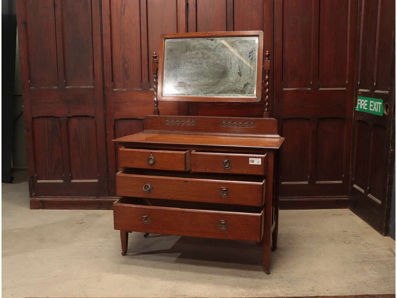 ドレッシングチェスト