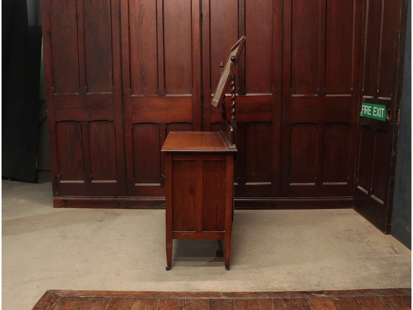 ドレッシングチェスト