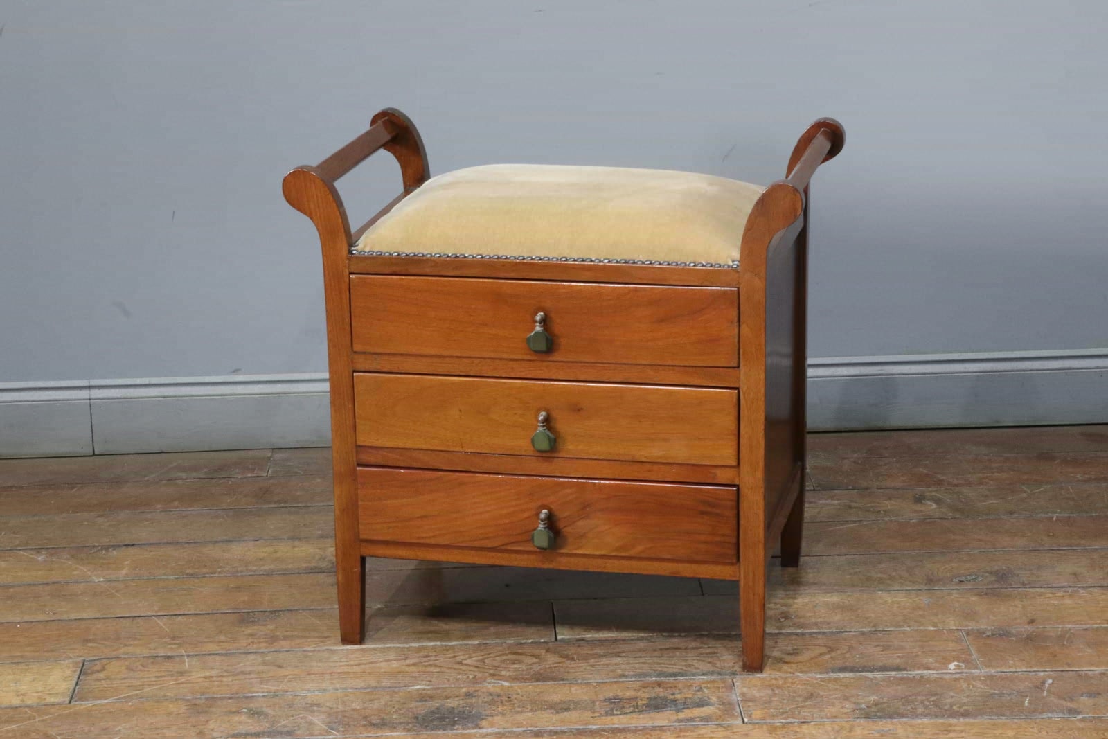 ピアノスツール