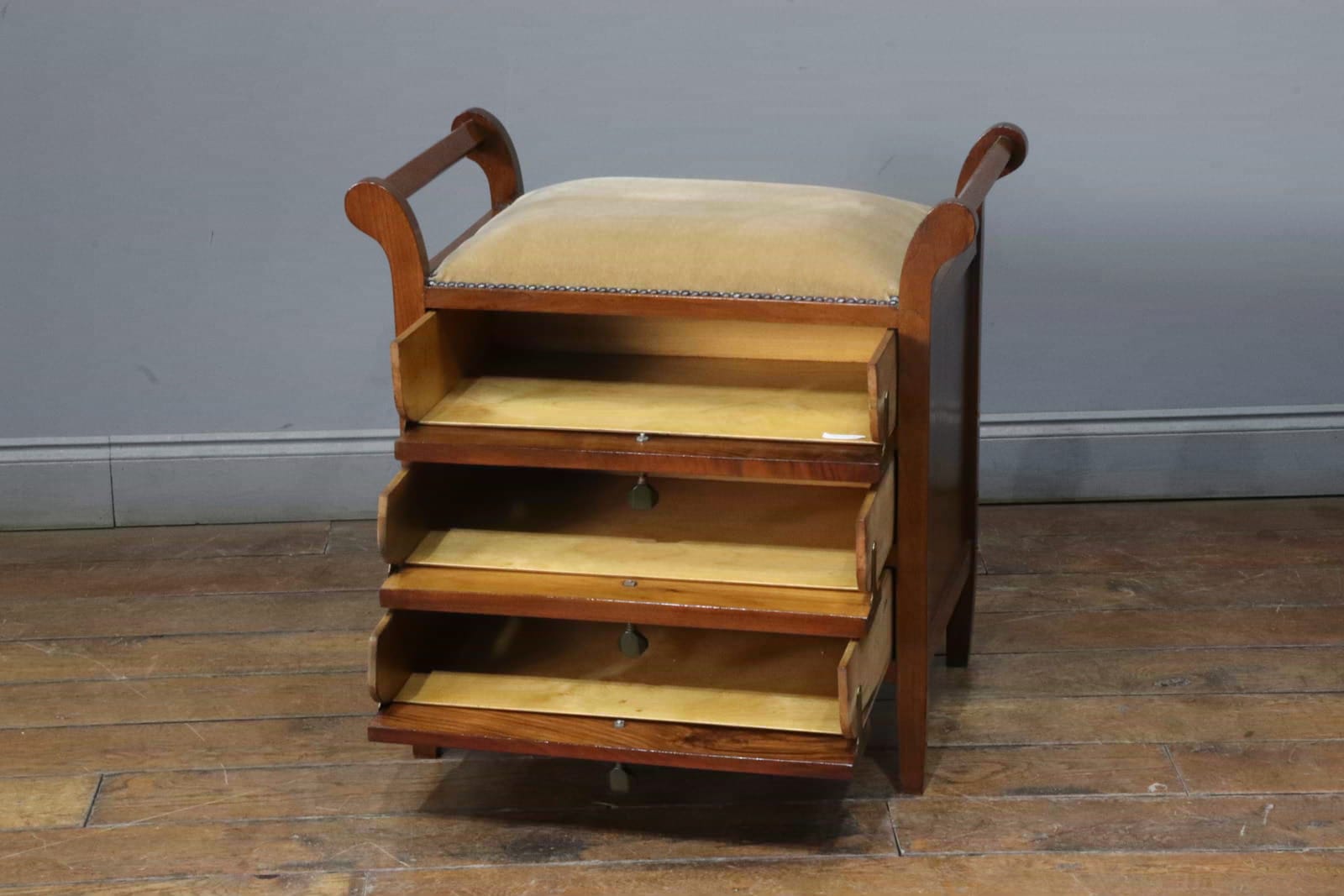 ピアノスツール