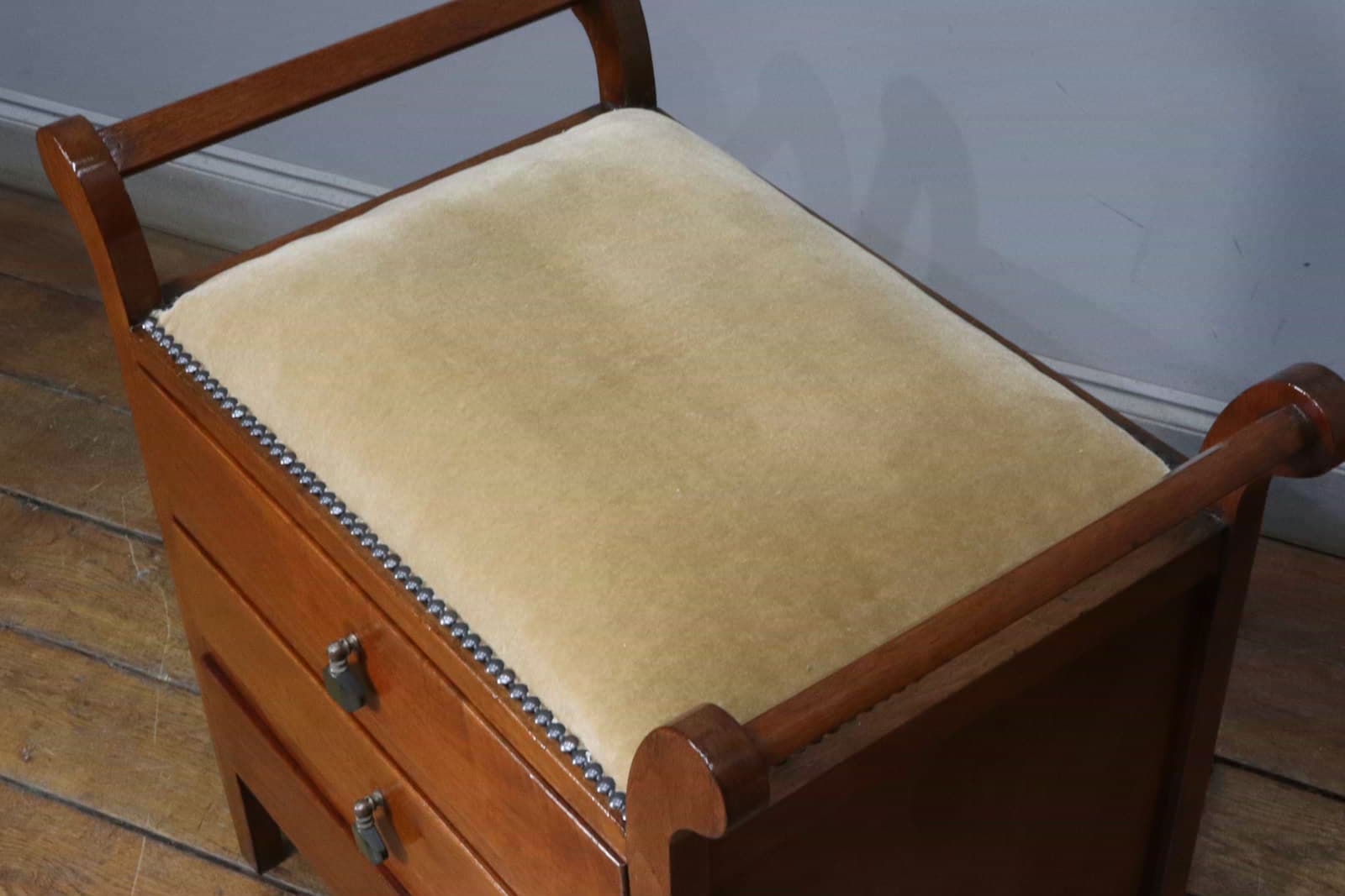 ピアノスツール