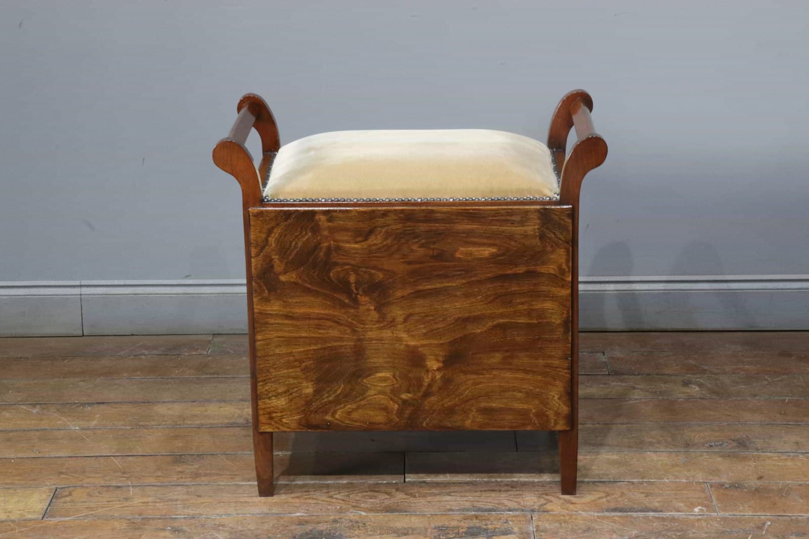 ピアノスツール