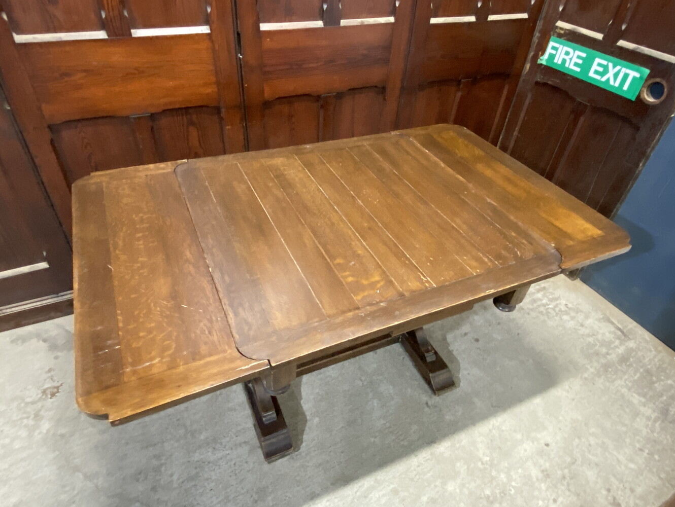 ドローリーフテーブル