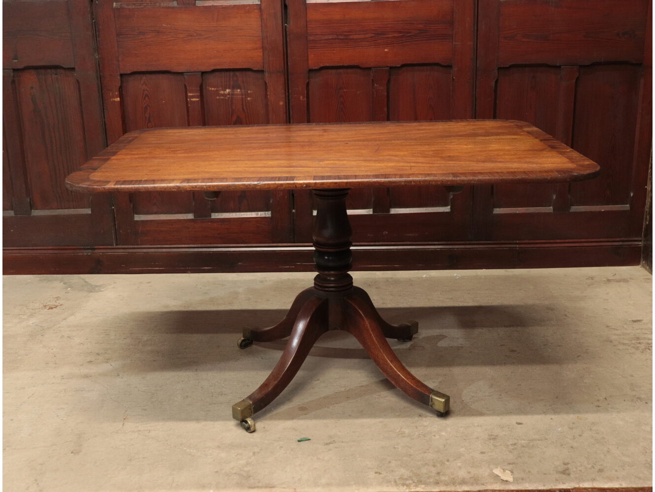 ティルトップテーブル