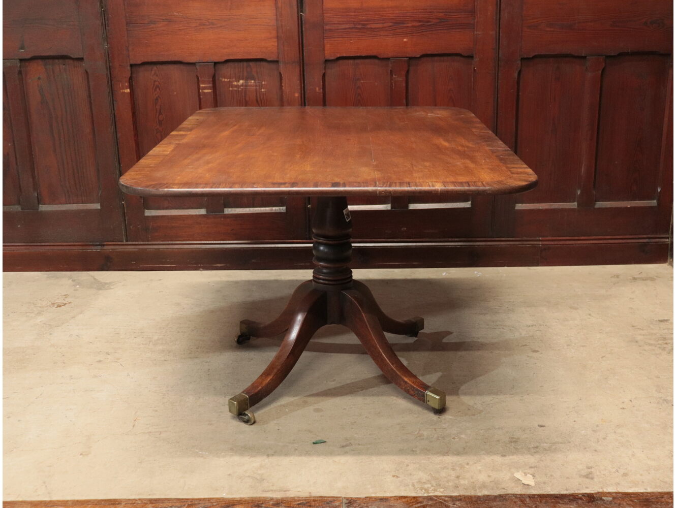 ティルトップテーブル