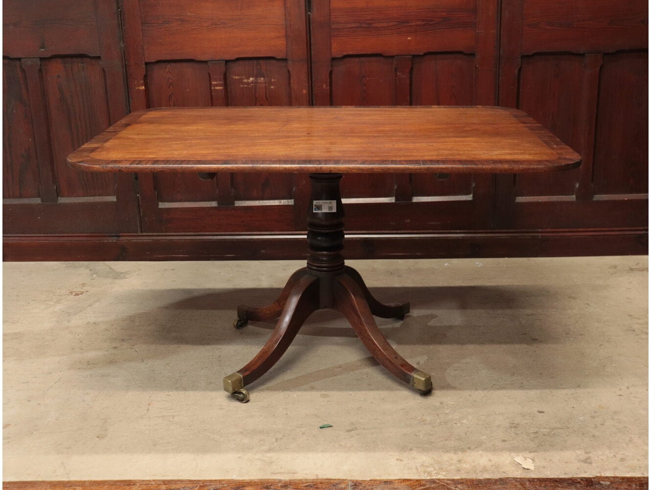 ティルトップテーブル