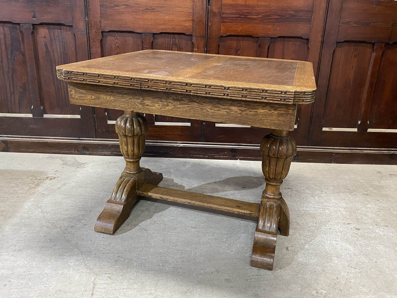 ドローリーフテーブル