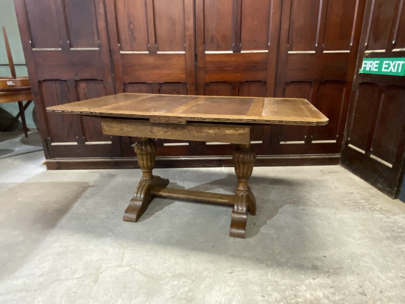 ドローリーフテーブル