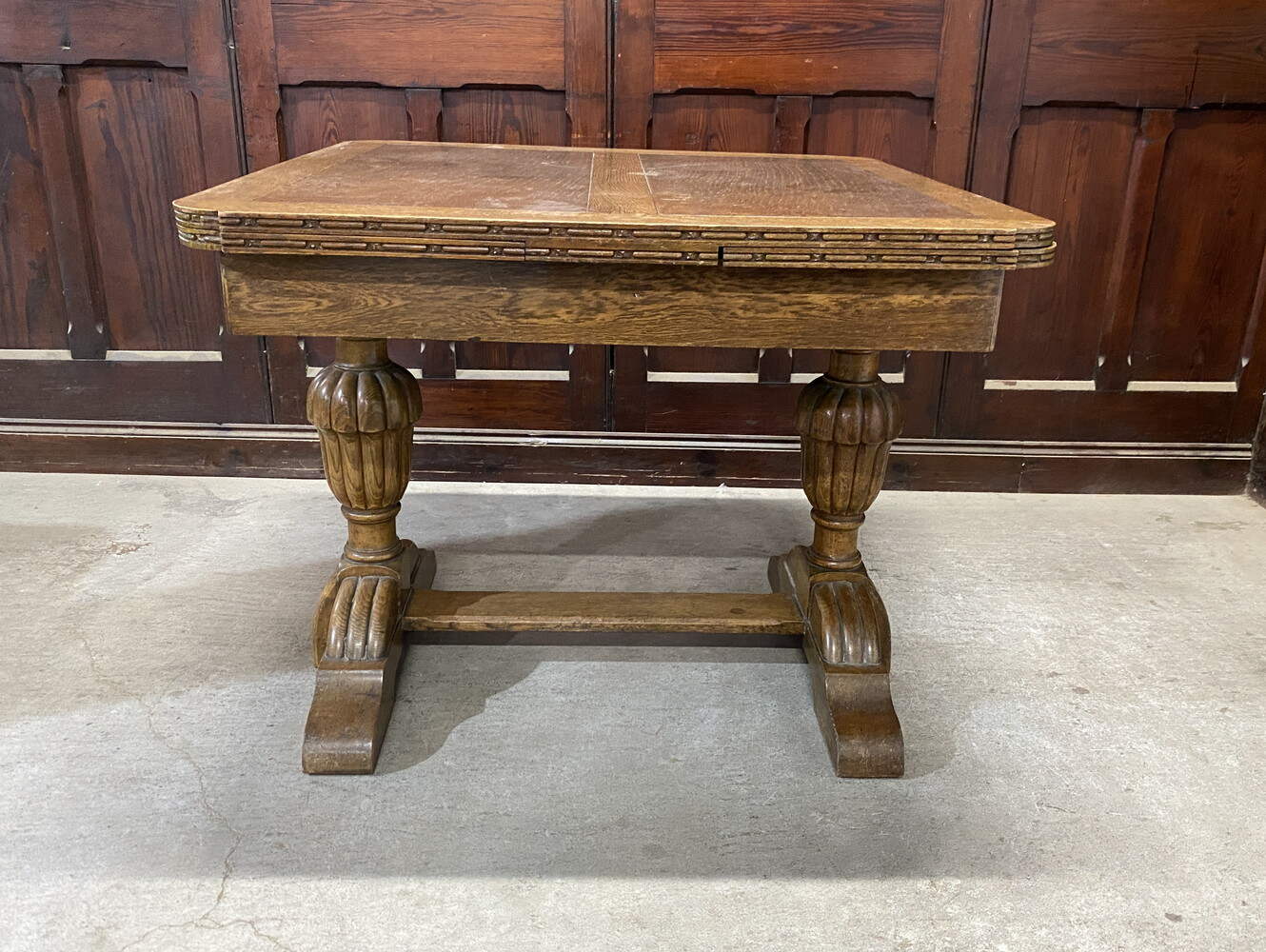 ドローリーフテーブル