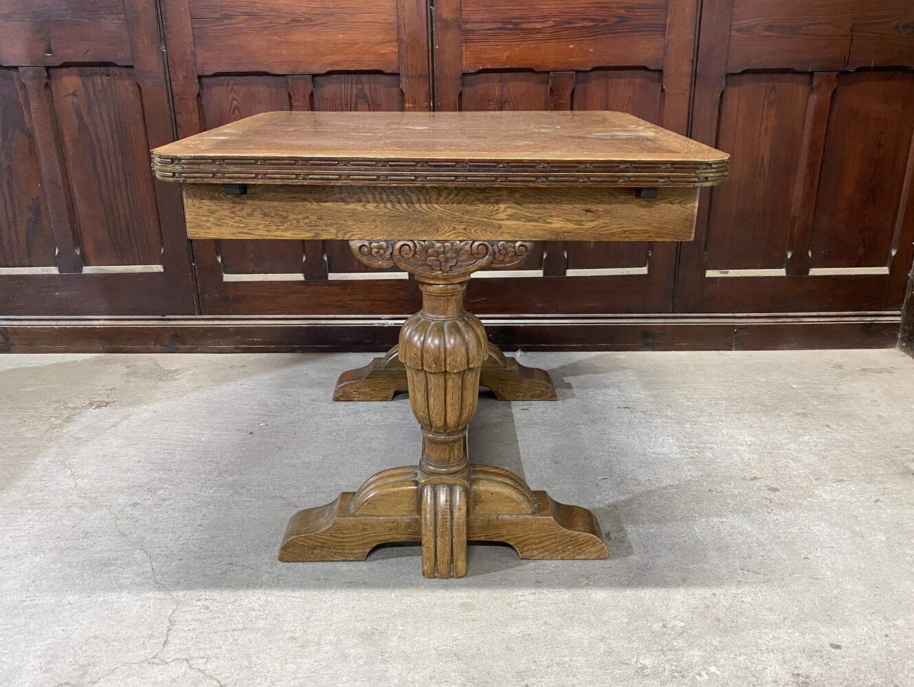 ドローリーフテーブル