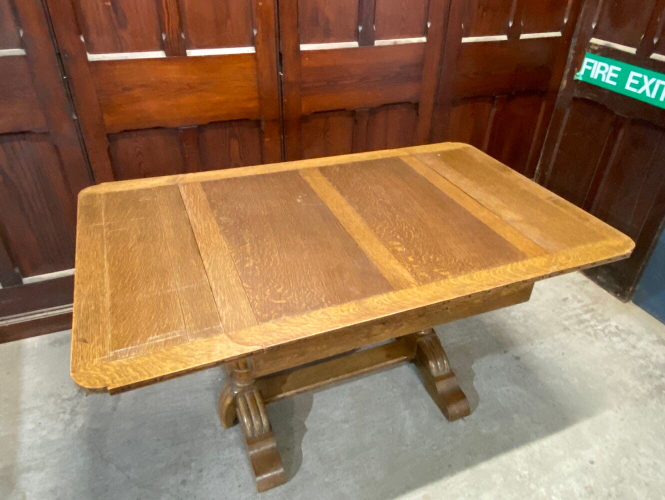 ドローリーフテーブル