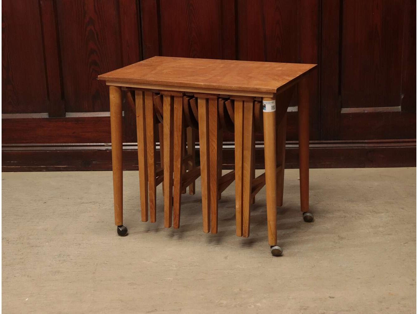 ネストテーブル