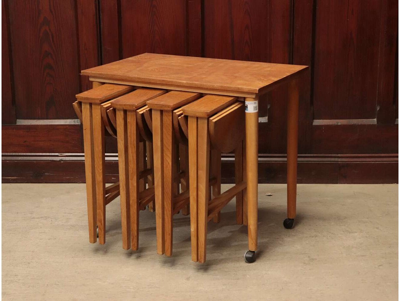 ネストテーブル