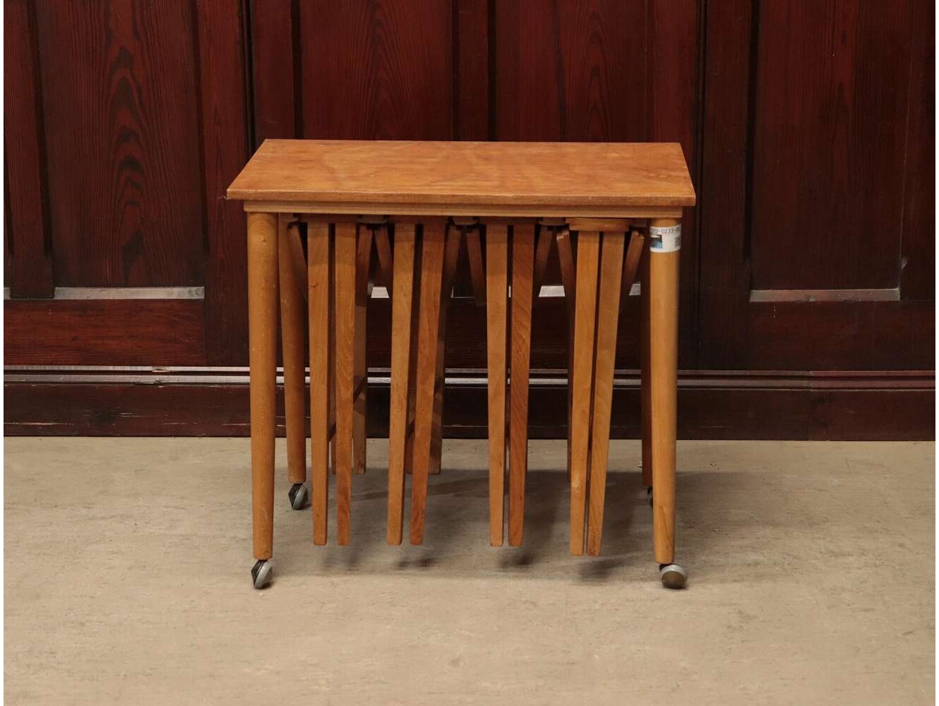 ネストテーブル