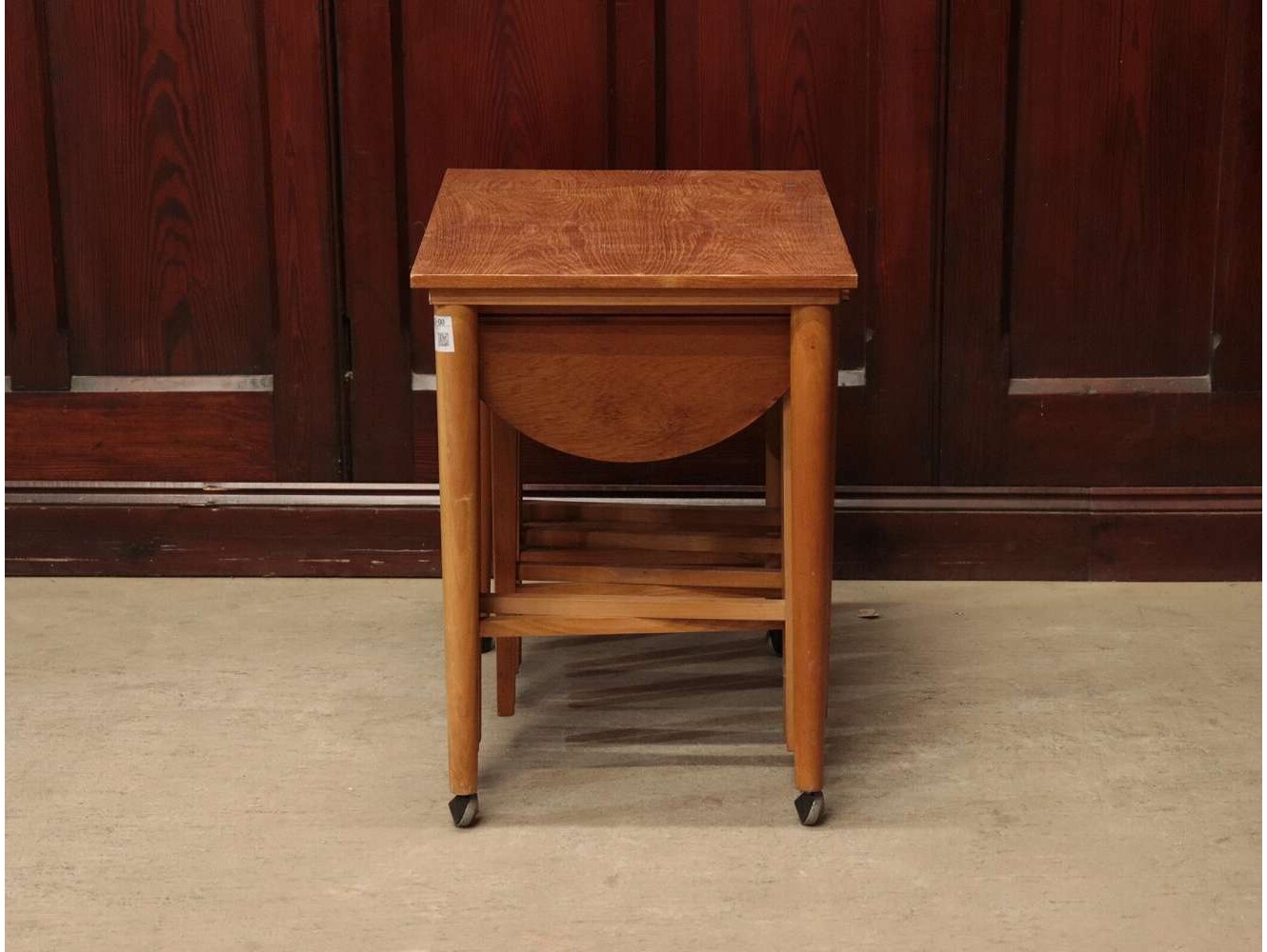 ネストテーブル