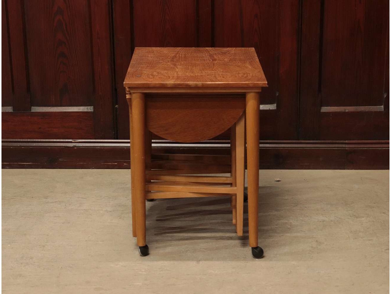 ネストテーブル