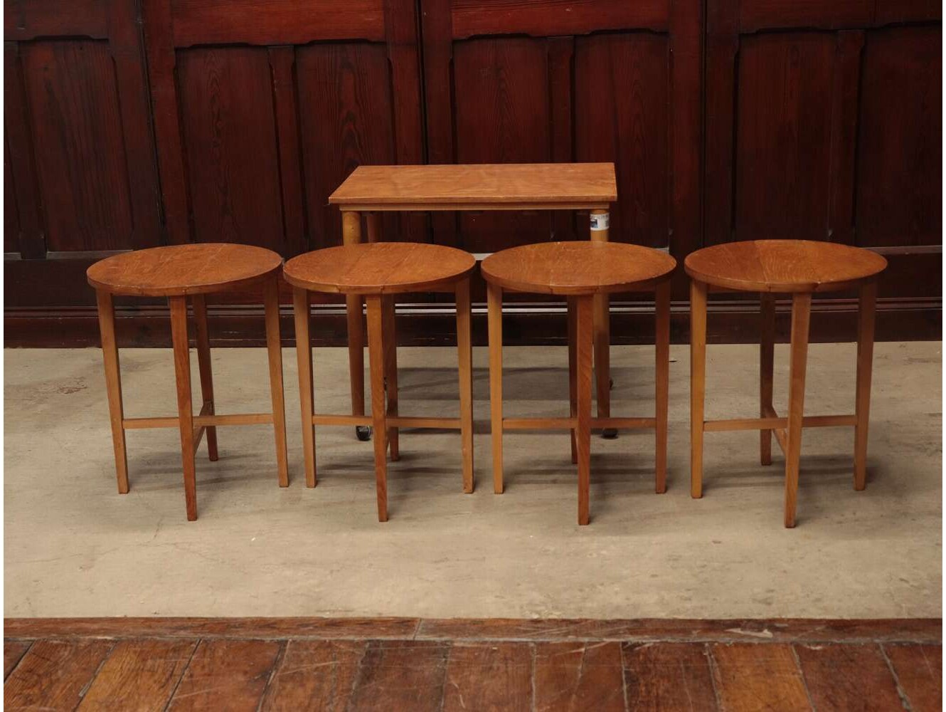 ネストテーブル