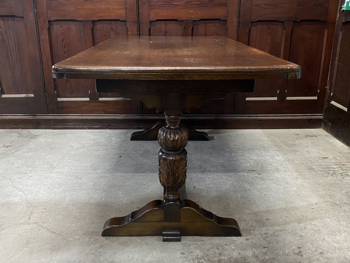 リフェクトリーテーブル