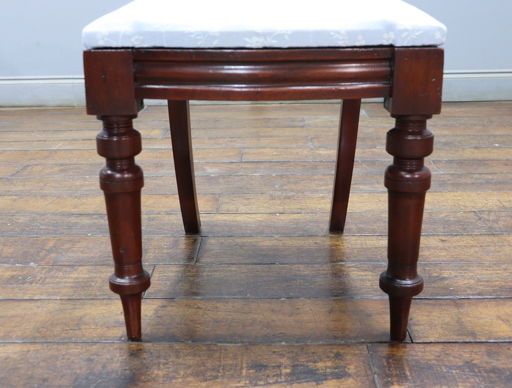 バルーンバックチェア