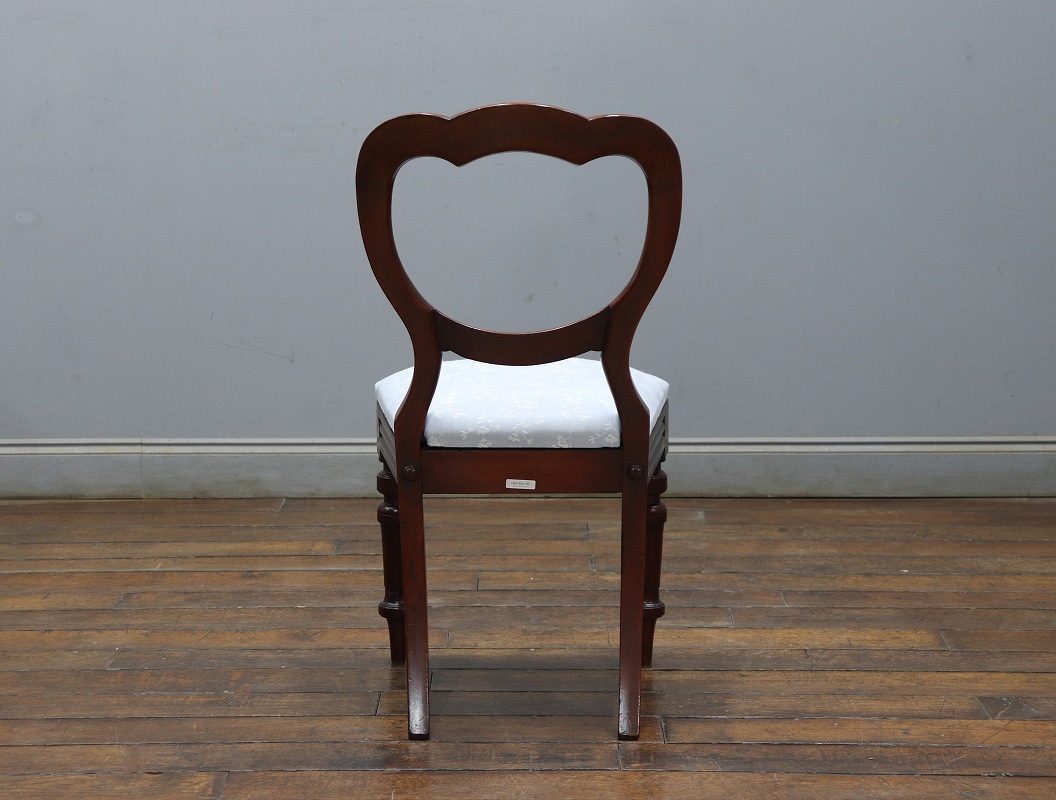 バルーンバックチェア