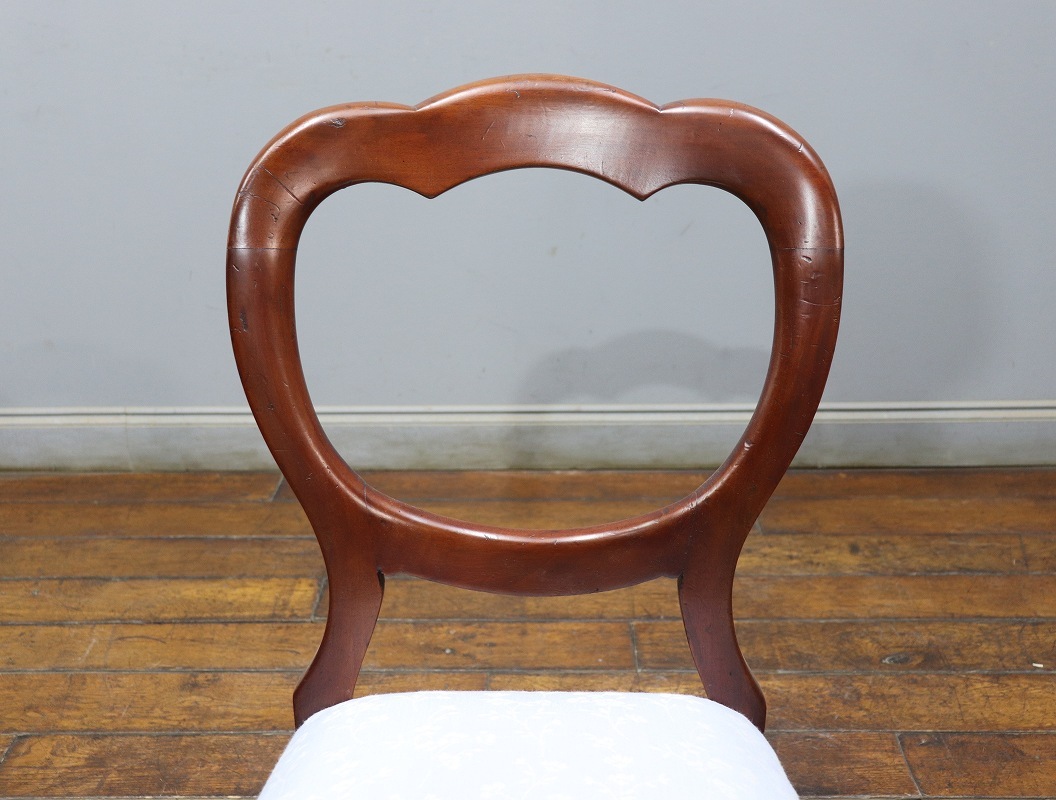 バルーンバックチェア