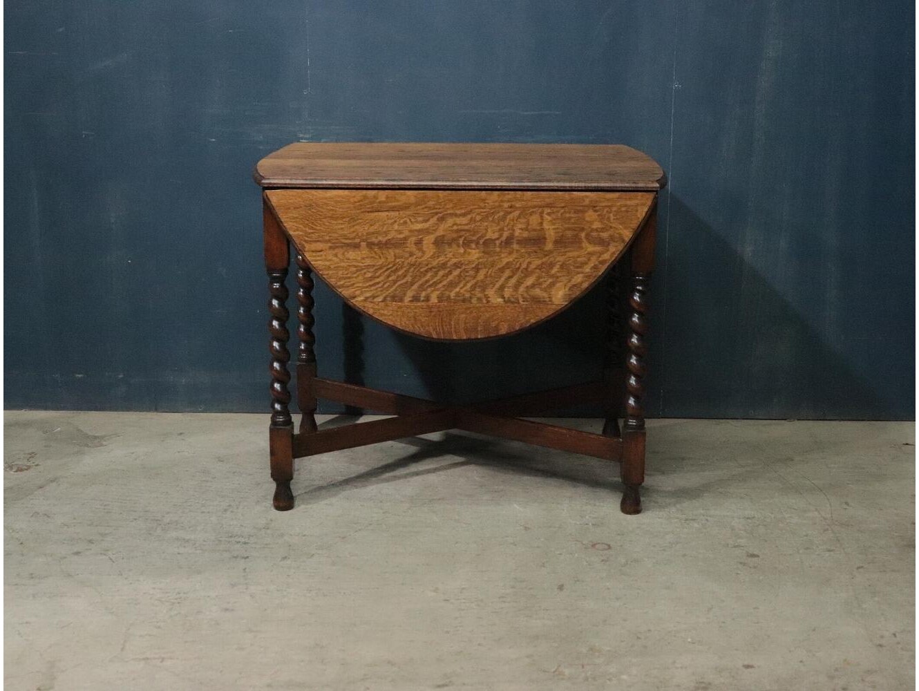 バタフライテーブル