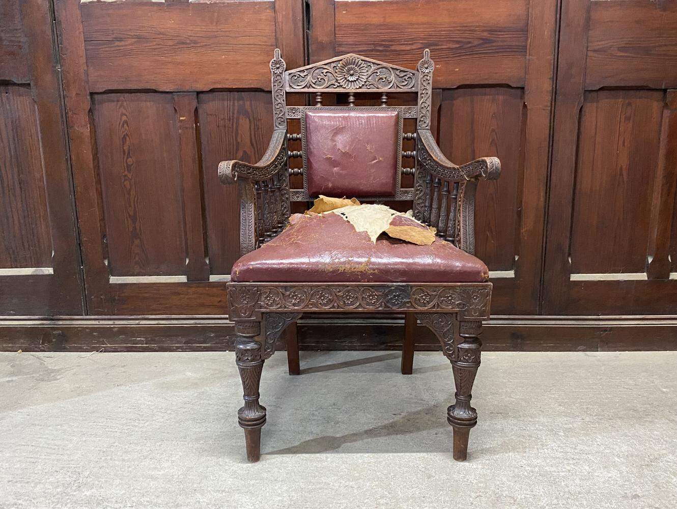 デスクアームチェア