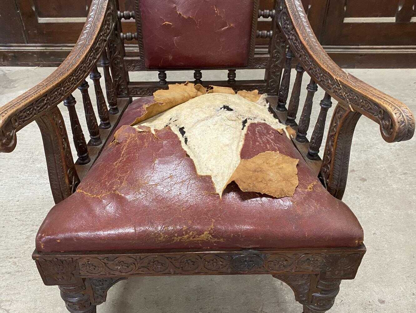 デスクアームチェア