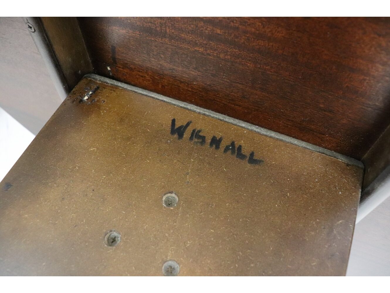 ペデスタルテーブル