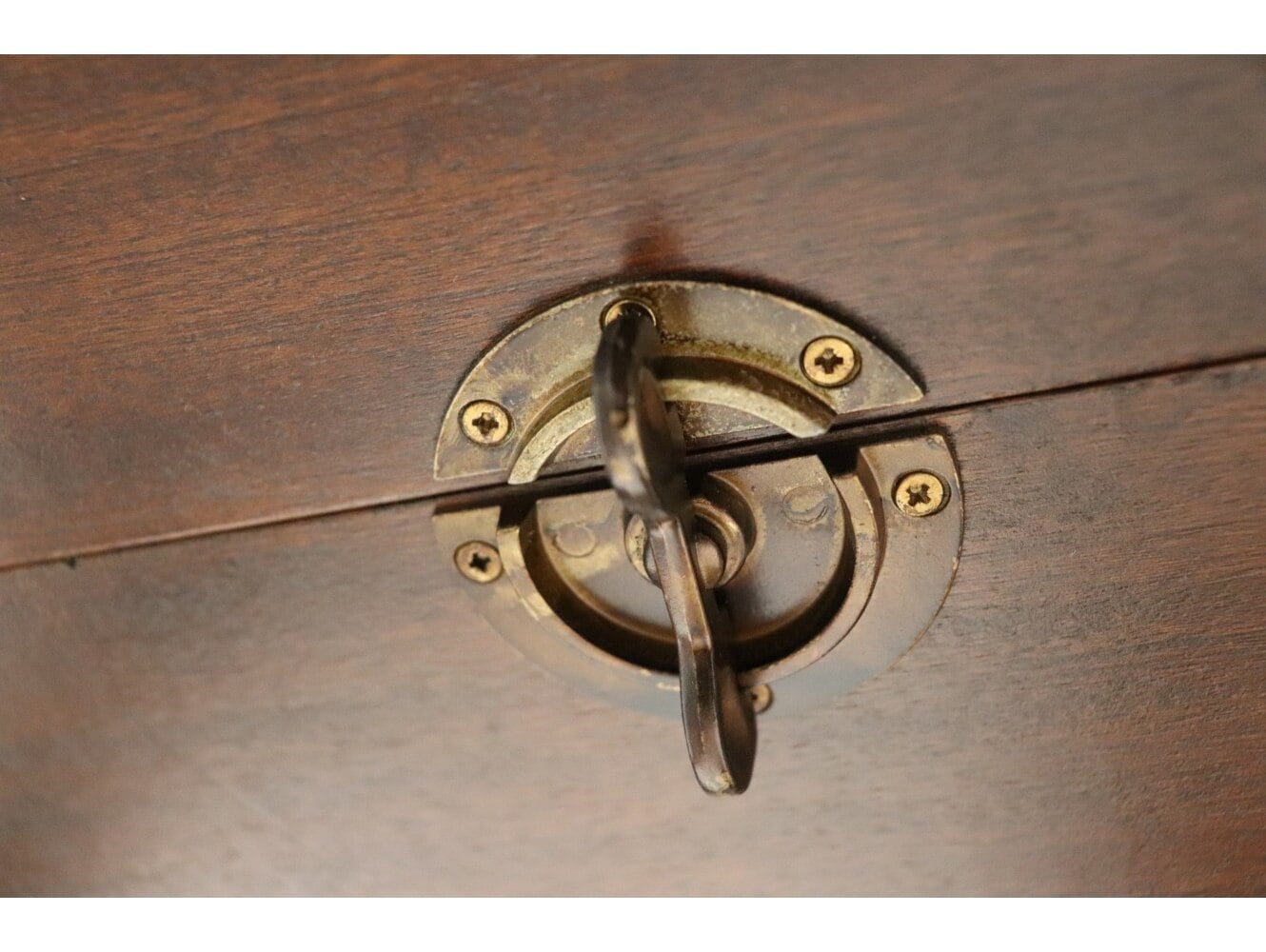 ペデスタルテーブル