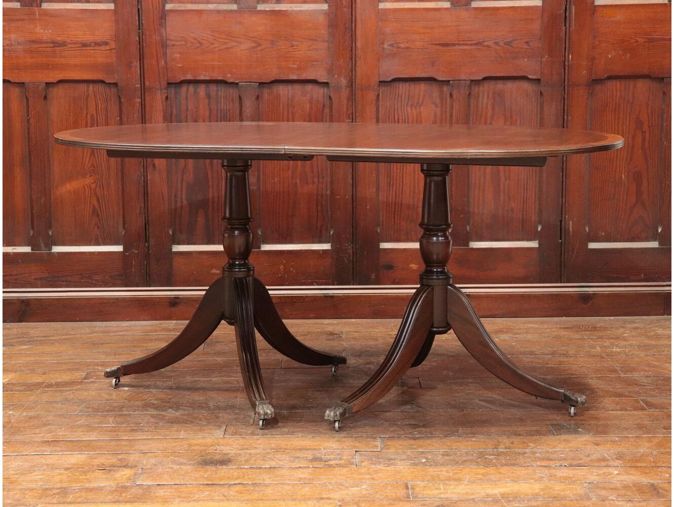 ペデスタルテーブル